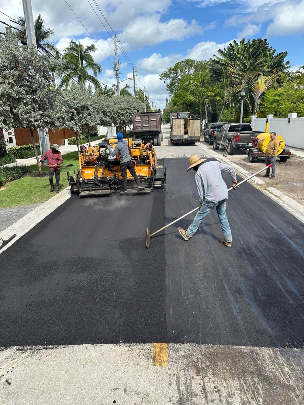 Eliyan Group paving crew at work on a South Florida driveway